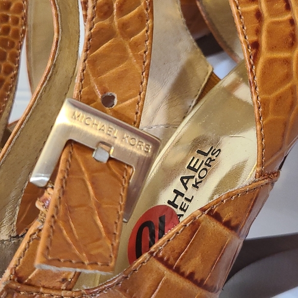 MICHEAL KORS HEELS - Picture 6 of 11